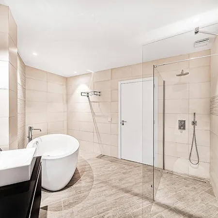 Villa Wellness - Heated Pool, Gym & Games *